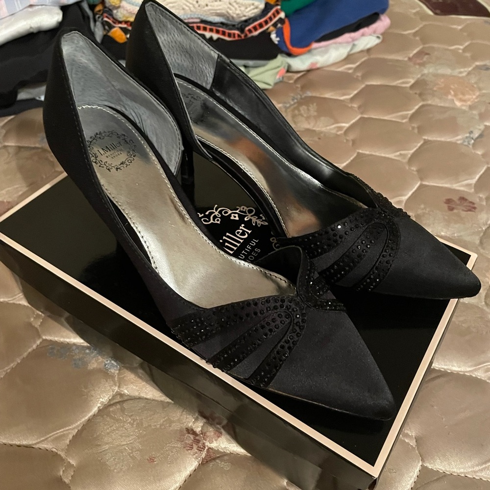 Women’s dress shoes heels(worn once)